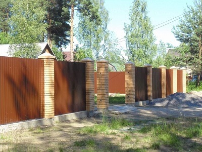 Монтаж забора из металлопрофия в Слуцке